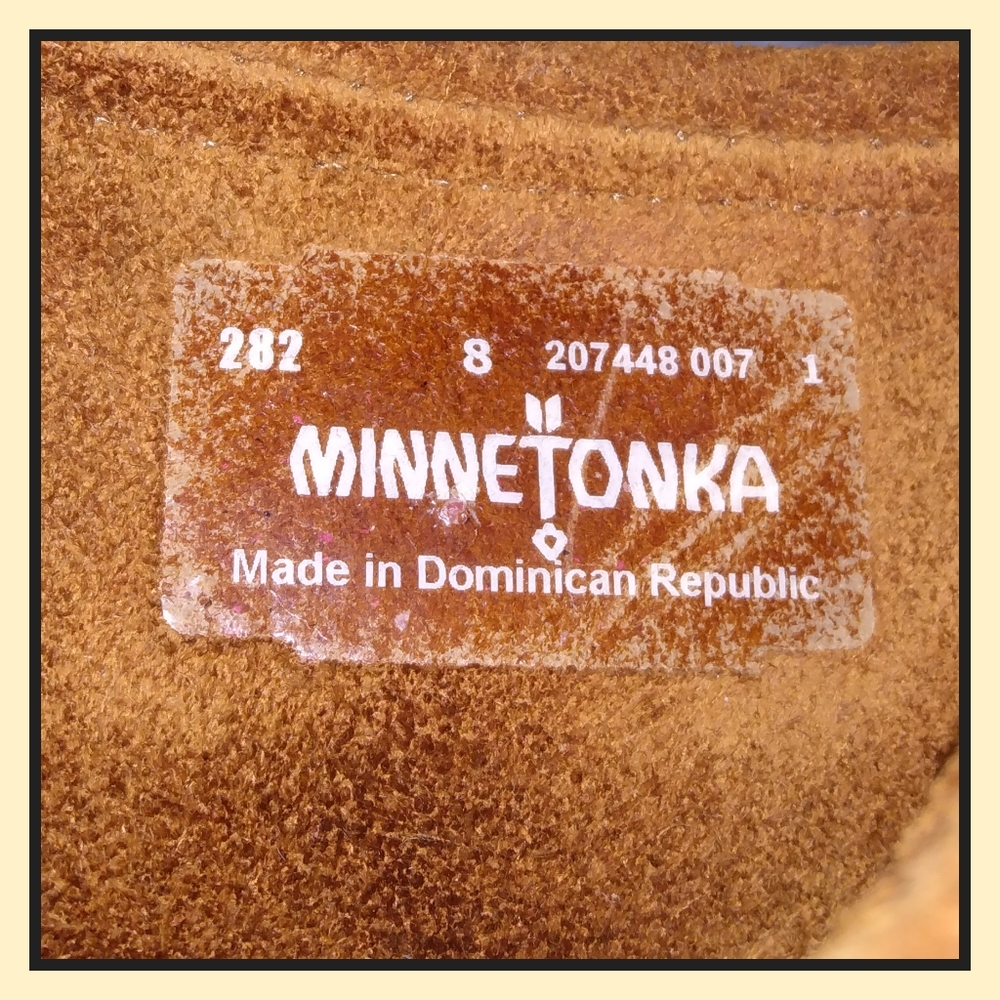Minnetonka Suede Fringed Short Boot - Picture 9 of 9